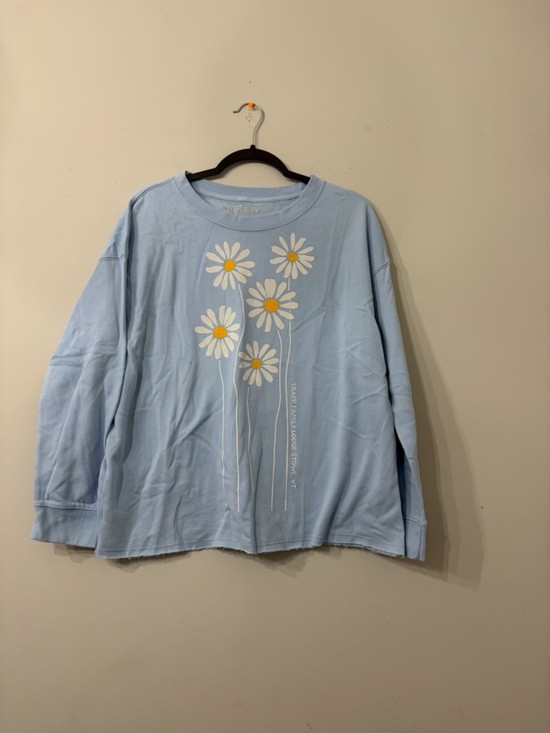 Tops - Light Blue Daisy Graphic  Sweatshirt